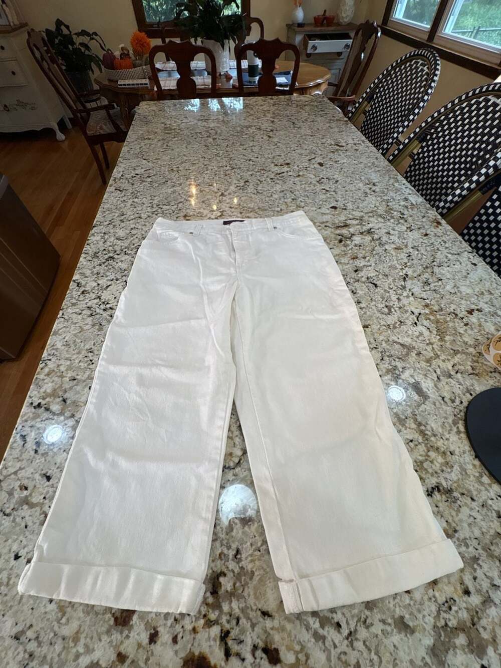 Gloria Vanderbilt Amanda Capri Size 8 White Cuffed Denim Jeans